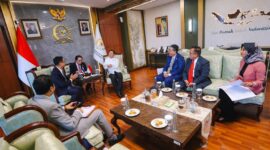 Ketua DPD RI, Sultan B Najamudin, didampingi pimpinan BKSP saat menerima kunjungan kehormatan Dubes Kerajaan Thailand Indonesia, Yang Mulia Prapan Disyatat, di Ruang Kerja Ketua DPD RI, Gedung Nusantara III, Lantai 8, Kompleks Parlemen Senayan, Jakarta, Jumat (22/8/2025).