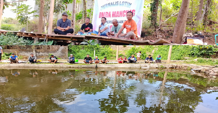 Para Jurnalis Lombok Timur dari berbagai media saat menggelar kegiatan Lomba Mancing.
