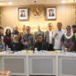 Suasana pose bersama usai Rapat Dengar Pendapat Umum (RDPU), di Gedung DPD RI, Kompleks Parlemen Senayan Jakarta, Rabu (27/8/2025).