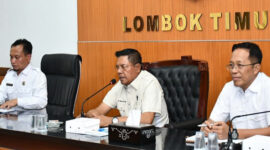 Bupati Lotim, H Haerul Warisin (tengah) didampingi Sekda, HM Juaini Taofik (kanan) dan Kadis Pertanian, Lalu Kasturi (kiri).