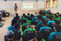 Instruktur Technical sebagai Guru Tamu di SMK Negeri 1 Mataram, yang merupakan SMK binaan Honda pada program Teknik dan Bisnis Sepeda Motor (TBSM) Honda.