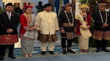 Ketua DPD RI, Sultan B Najamudin (paling kri) saat pose bersama Ketua DPR RI Puan Maharani; Presiden Prabowo Subianto, Wapres Gibran Rakabuming Raka, Ketua MPR RI Ahmad Muzani.