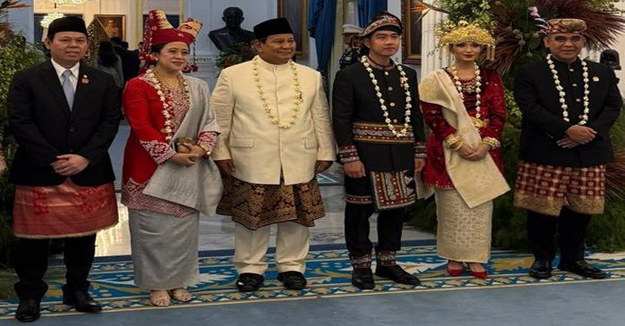 Ketua DPD RI, Sultan B Najamudin (paling kri) saat pose bersama Ketua DPR RI Puan Maharani; Presiden Prabowo Subianto, Wapres Gibran Rakabuming Raka, Ketua MPR RI Ahmad Muzani.
