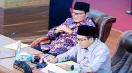 Wakil Ketua III DPRD Kabupaten Lombok Tengah, H. Uhibbusa Adi, ST saat memimpin rapat paripurna.