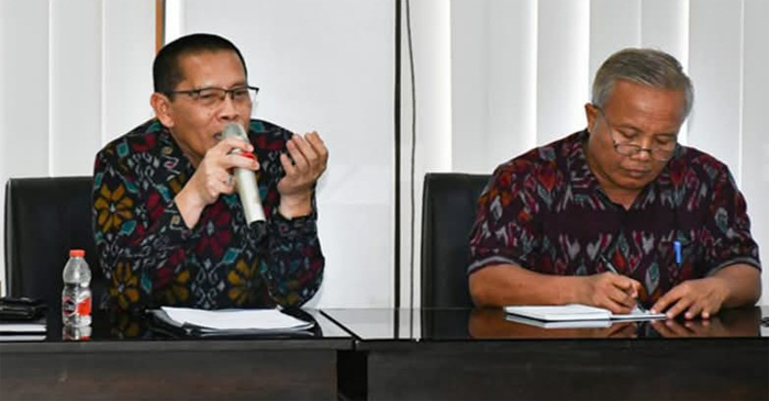 Wabup Lotim, HM Edwin Hadiwijaya (kiri) bersama Kadis Koperasi dan UKM, M Irwan (kanan).