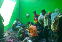 Suasana saat dilakukan evakuasi korban yang ditemukan terkubur di lubang sedalam tiga meter dengan kondisi berlapis cor beton dan pasir dirumah terduga pelaku.