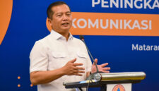 Gubernur NTB, Lalu Muhamad Iqbal saat memberikan sambutan pada acara Bimtek Peningkatan Efektivitas Komunikasi Risiko Bencana yang digelar BNPB, di Hotel Santika Mataram, Selasa (26/8/2025).