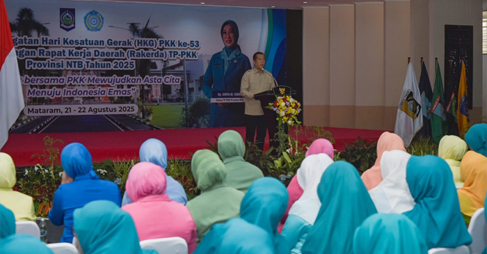 Gubernur NTB, Lalu Muhamad Iqbal saat memberikan sambutan sekaligus membuka Rakerda Tim Penggerak PKK Provinsi NTB Tahun 2025 yang dirangkaikan dengan peringatan HKG PKK ke-53, di Graha Bakti Praja Kantor Gubernur NTB, Kamis (21/8/2025).