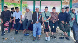 pose bersama di sela-sela kegiatan memperingati Haul ke-10 Almaghfurullah TGH Sibawaihi Mutawalli.