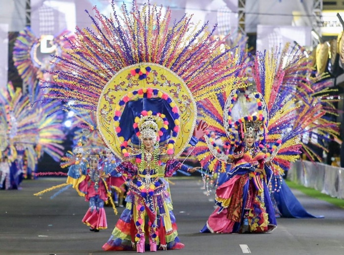 Penampilan salah satu kesenian di Jember Festival Carnaval (JFC). 