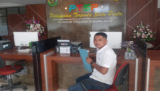 Forum Rakyat Provinsi Nusa Tenggara Barat (NTB) saat melaporkan dugaan tindak pidana pemotongan bansos oleh oknum anggota DPRD NTB pada APBD NTB tahun 2024 ke Kejati NTB, Rabu (6/8/2025).