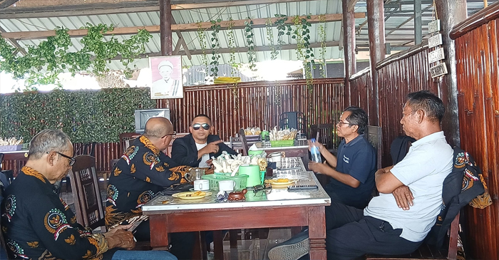 Jajaran pimpinan PABPDSI NTB saat mengadakan Rakor di D'lalune Cafe, Jalan Pemuda No.6 Gomong, Kota Mataram.