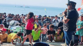 Bupati Lotim, H Hairul Warisin saat memberikan sambutan pada acara penutupan Festival Balap Sampan Tradisional se-Pulau Lombok, di Pantai Ekas Buana, Kecamatan Jerowaru, Ahad (3/8/2025).