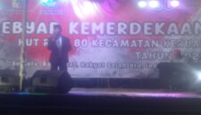 Camat Keruak, M Azhar saat sambutan pada acara penutupan Pekan Gebyar Kemerdekaan RI ke-80.