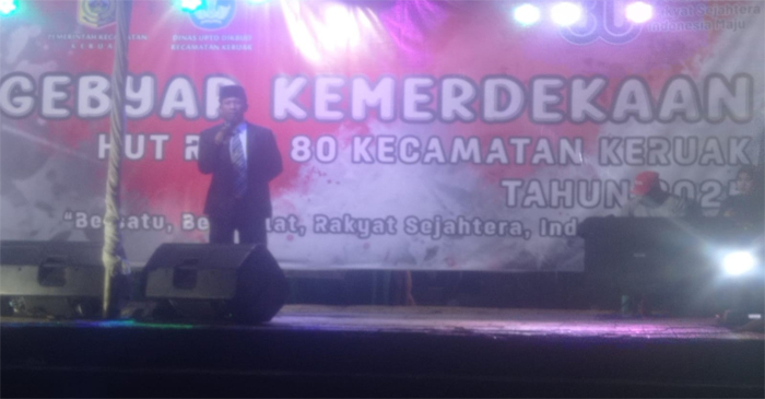 Camat Keruak, M Azhar saat sambutan pada acara penutupan Pekan Gebyar Kemerdekaan RI ke-80.