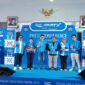 Gubernur NTB, Lalu Muhamad Iqbal (tengah) pose bersama usai konferensi pers terkait POCARI SWEAT Run Lombok 2025, di Pendopo Gubernur NTB, Rabu (20/8/2025).