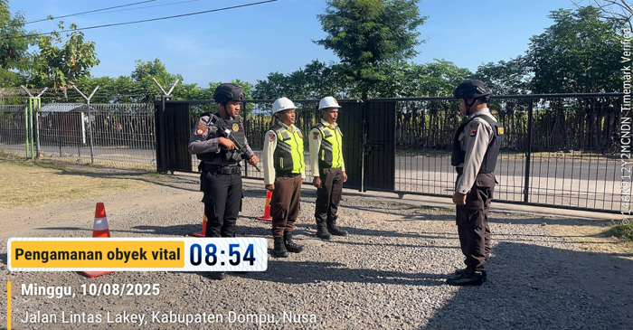 Personel Polda NTB saat melakukan pengamanan di area PT Sumbawa Timur Mining.