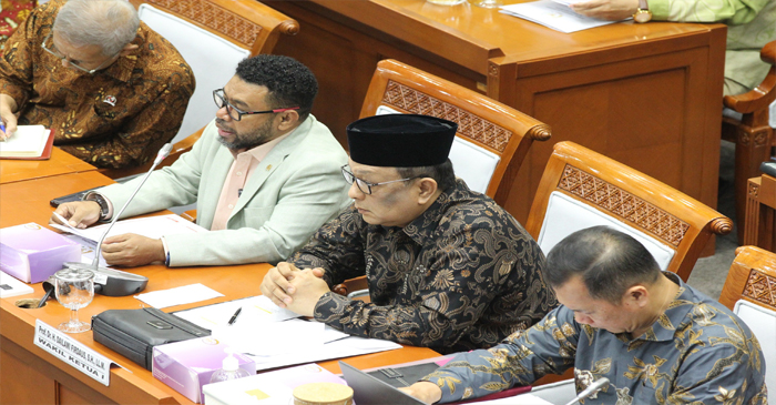 Suasana rapat kerja Komite III DPD RI bersama Komisi VIII DPR RI membahas RUU Perubahan Ketiga atas UU No.8 Tahun 2019 tentang Penyelenggaraan Ibadah Haji dan Umrah.