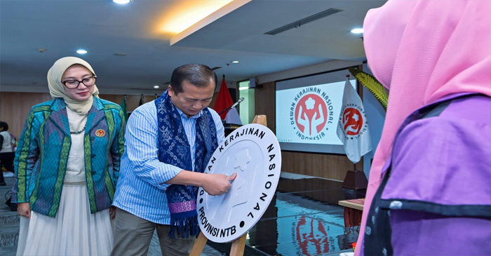 Gubernur NTB, Lalu Muhamad Iqbal saat membuka Rakerda Dekranasda Provinsi NTB Tahun 2025.