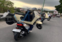 Ini tips bawa barang dengan sepeda motor agar nyaman dan aman.