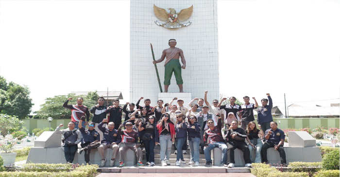Honda Asosiasi Lombok (HALO) saat touring ke Taman Makam Pahlawan Monjok Mataram.
