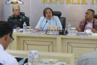Komite II DDP RI saat rapat kerja (Raker) bersama Mentan, Andi Amran Sulaiman, di Ruang Kutai, Gedung DPD RI, Kompleks Parlemen Senayan, Jakarta, Senin (15/9/2025).