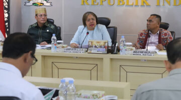 Komite II DDP RI saat rapat kerja (Raker) bersama Mentan, Andi Amran Sulaiman, di Ruang Kutai, Gedung DPD RI, Kompleks Parlemen Senayan, Jakarta, Senin (15/9/2025).