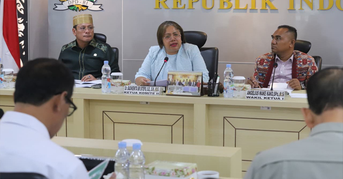 Komite II DDP RI saat rapat kerja (Raker) bersama Mentan, Andi Amran Sulaiman, di Ruang Kutai, Gedung DPD RI, Kompleks Parlemen Senayan, Jakarta, Senin (15/9/2025).