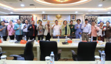 Komite II DPD RI pose bersama usai menggelar RDP dengan Badan Pangan Nasional (Bapanas).