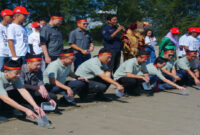 Suasana penanaman 16.000 mangrove bakau di Kawasan Pantai Pasir Jambak dan Desa Wisata Teluk Buo, Sumatera Barat (22/8/2025).