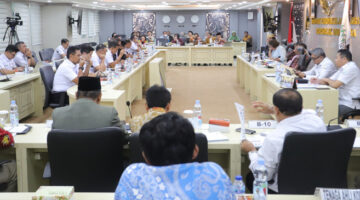 Suasana RDP antara Komite II DPD RI dengan PT KAI, di Gedung DPD RI, Kompleks Parlemen Senayan, Jakarta, Senin (15/9/2025).