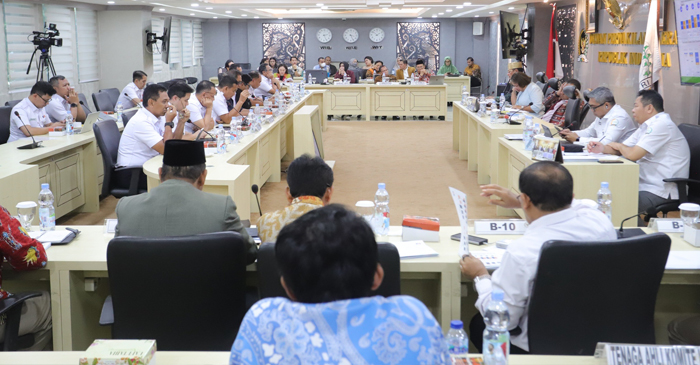 Suasana RDP antara Komite II DPD RI dengan PT KAI, di Gedung DPD RI, Kompleks Parlemen Senayan, Jakarta, Senin (15/9/2025).