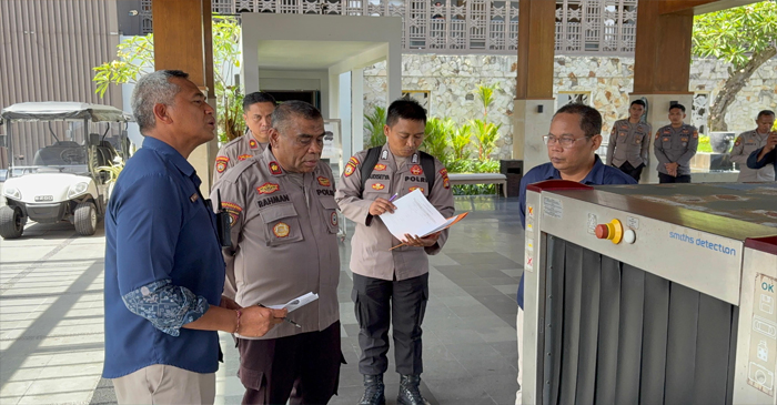 Dirpamobvit Polda NTB, Kombes Pol I Wayan Winaya, S.I.K., M.H saat memimpin Risk Assessment Hotel guna cipta kondisi menjelang MotoGP Mandalika 2025.