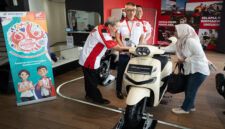 Dalam memeriahkan Hari Pelanggan Nasional 2025, PT Astra Honda Motor (AHM) bersama 29 jaringan main dealer sepeda motor Honda di seluruh Indonesia menghadirkan beragam kegiatan apresiasi untuk konsumen setianya.
