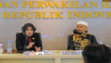 Wakil Ketua Komite III DPD RI Erni Daryanti (kiri) saat RDP dengan Rumah Sakit Ketergantungan Obat (RSKO) Jakarta, di Gedung DPD RI, Kompleks Parlemen Senayan Jakarta, Senin (8/9/2025).