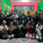 Anggota DPR RI, H Fauzan Khalid pose bersama usai berdialog dengan para mahasiswa, para pemuda dan masyarakat, di Desa Penimbung, Kecamatan Gunungsari, Kabupaten Lombok Barat, Provinsi NTB, Sabtu malam (6/9/2025).
