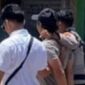 Satu pelaku jambret saat menyerahkan diri ke Polsek Keruak.