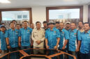 Jajaran pengurus PWI NTB pose bersama Bupati Loteng, HL Pathul Bahri.