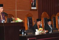 Wabup Lotim, Edwin Hadiwijaya saat menyampaikan pidato dalam Rapat Paripurna DPRD Kabupaten Lombok Timur.