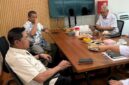 Bupati Lotim, H Haerul Warisin (kiri) saat pertemuan di KKP, Jakarta Pusat.