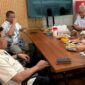 Bupati Lotim, H Haerul Warisin (kiri) saat pertemuan di KKP, Jakarta Pusat.
