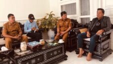 Pengurus IPSI Lotim saat melaporkan agenda turnamen Pencak Silat kepada  Bupati Lotim, H Haerul Warisin, di Pendopo Bupati Lotim, Senin (20/10/2025).