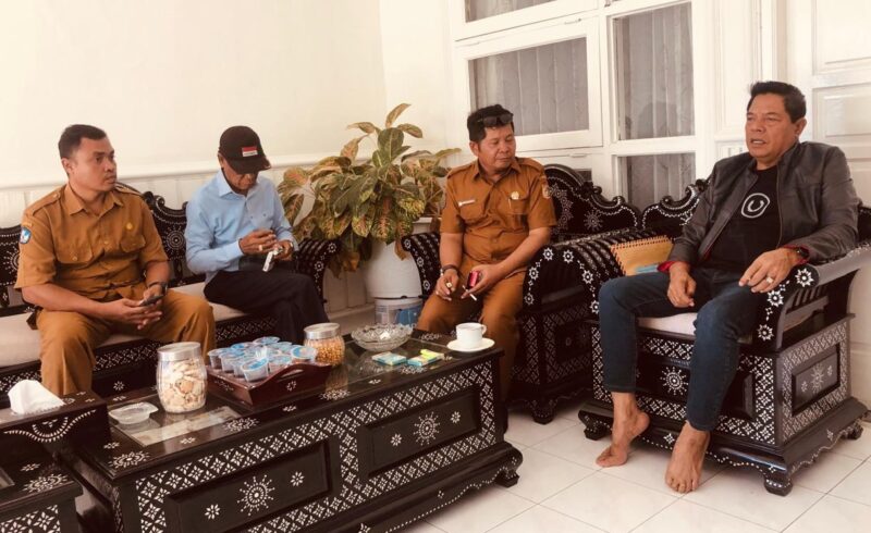 Pengurus IPSI Lotim saat melaporkan agenda turnamen Pencak Silat kepada  Bupati Lotim, H Haerul Warisin, di Pendopo Bupati Lotim, Senin (20/10/2025).