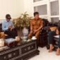 Pengurus IPSI Lotim saat melaporkan agenda turnamen Pencak Silat kepada  Bupati Lotim, H Haerul Warisin, di Pendopo Bupati Lotim, Senin (20/10/2025).
