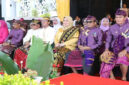 Suasana upacaraa dalam rangka perayakan HUT ke-80 Loteng, di Lapangan Kantor Bupati Loteng, Rabu (15/10/2025).