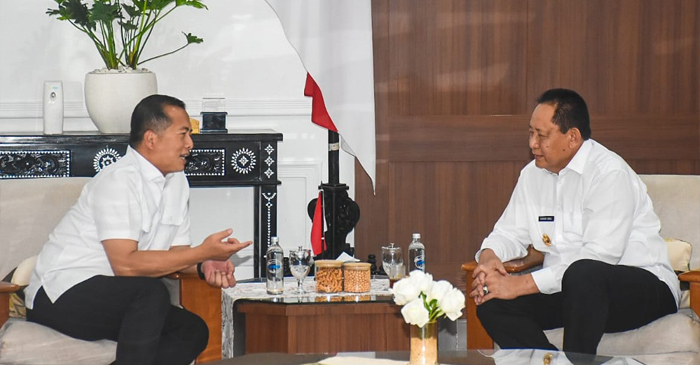 Gubernur NTB, Lalu Muhamad Iqbal (kiri) dan Gubernur Gorontalo, Gusnar Ismail (kanan).