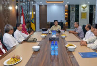 Gubernur NTB, Lalu Muhamad Iqbal saat menerima silaturahmi Pengurus Daerah Kagama NTB, di ruang kerjanya, Kamis (16/10/2025).