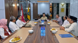 Gubernur NTB, Lalu Muhamad Iqbal saat menerima silaturahmi Pengurus Daerah Kagama NTB, di ruang kerjanya, Kamis (16/10/2025).