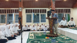 Menhaj, Mochamad Irfan Yusuf (Gus Irfan) memberikan sambutan saat melakukan silaturahmi ke Ponpes NU Abhariyah Jerneng, Desa Terong Tawah, Kecamatan Labuapi, Kabupaten Lobar, Minggu (12/10/2025).