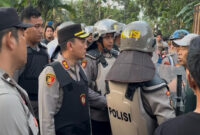 Puluhan personel polisi terlihat berjaga-jaga saat dilakukan gelar perkara kasus Brigadir Esco.  